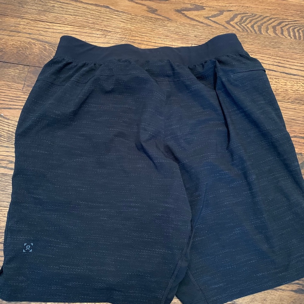 Lululemon Men’s Large 9” No Liner Black shorts